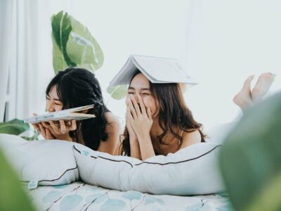 vrouwen lachen