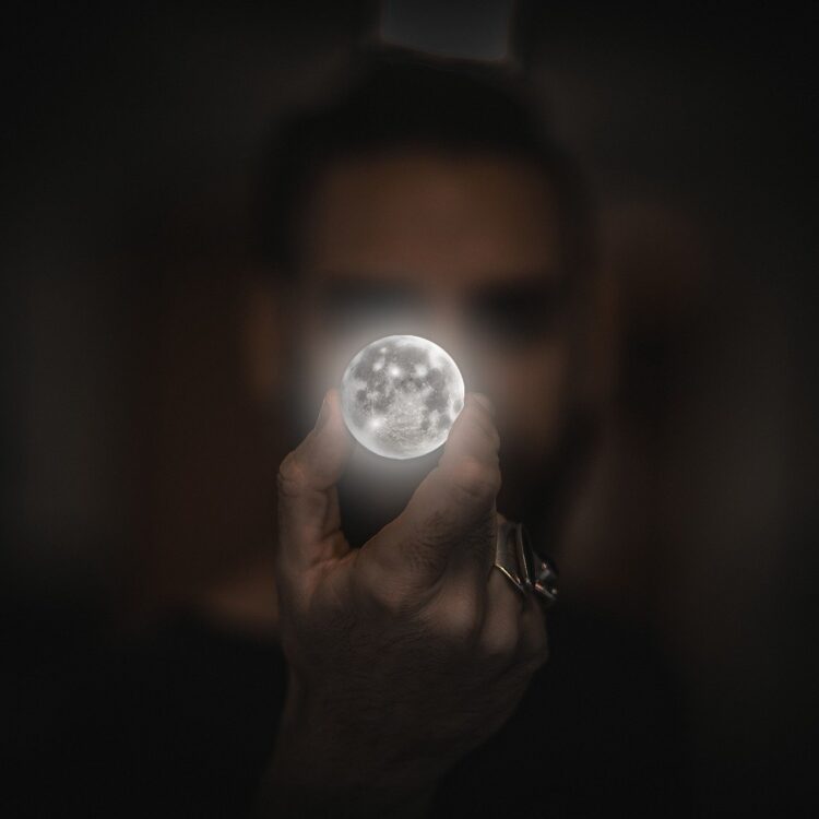 volle maan in hand