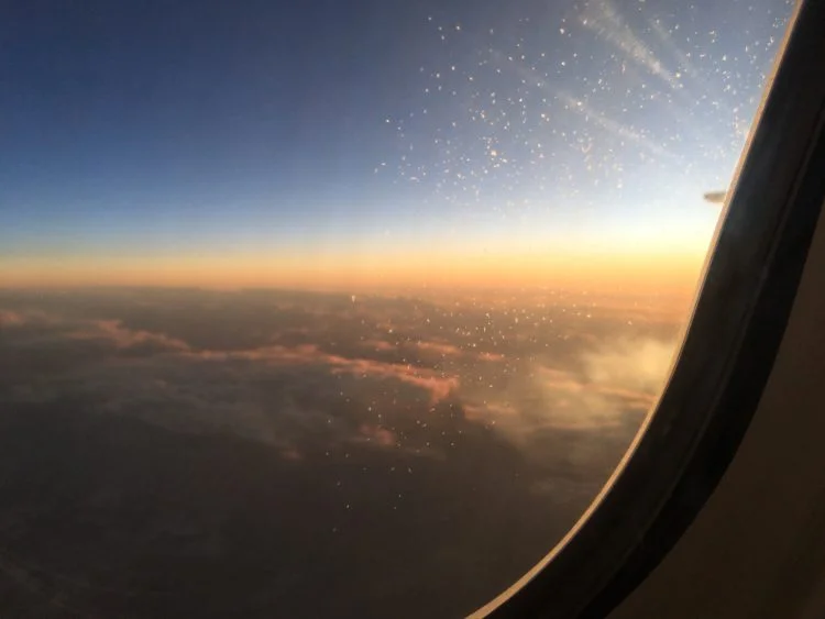 vliegtuig uitzicht zonsondergang