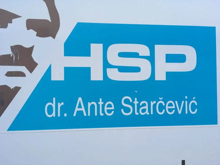 bord met HSP tekst in Kroatië