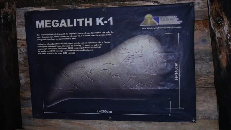 Ravne tunnels Megalith K1 symbolen