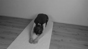 Yin Yoga kindhouding voorkant