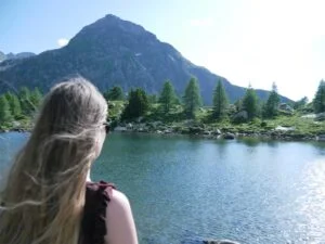 Femke de Grijs kijkt uit op Zwitsers meer