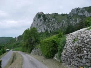 Château de Roquefixade vanaf de weg bekeken
