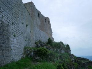 Montségur ruïnes van woningen
