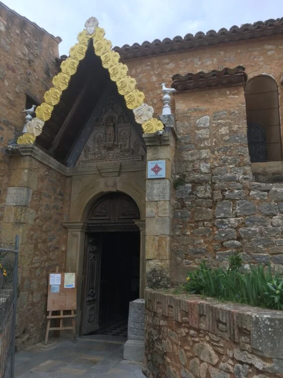 ingang van kerk in Rennes-le-Château