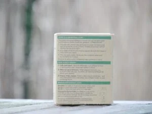 achterkant verpakking van menstruatiecup AllMatters