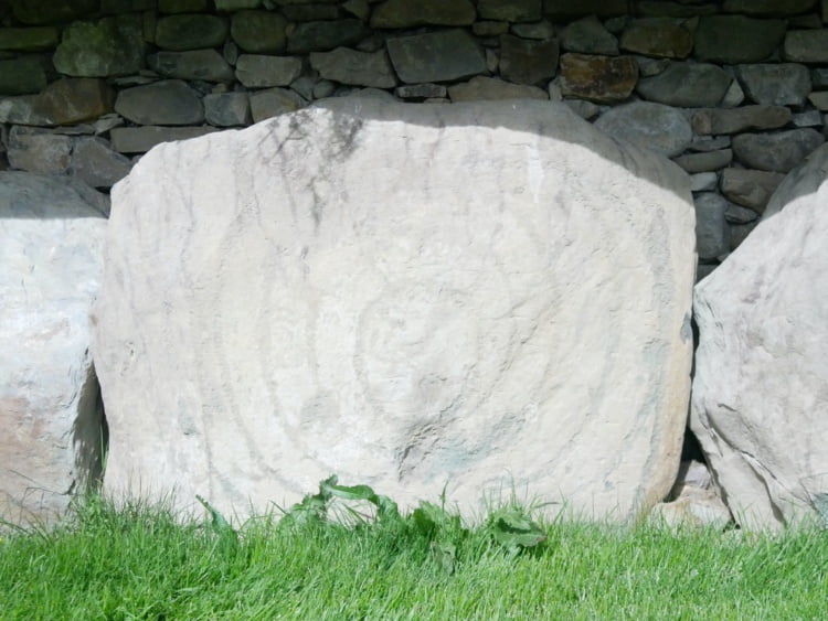 Knowth kerbstone met concentrische cirkel
