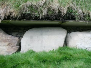 Knowth kerbstone met spiraal