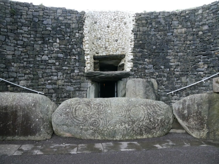 Newgrange kerbstone 1: entrance stone