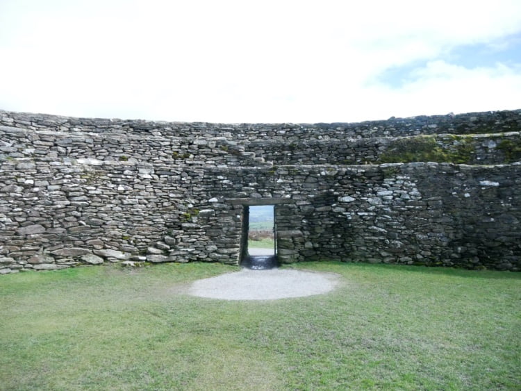 Grianán of Aileach ingang