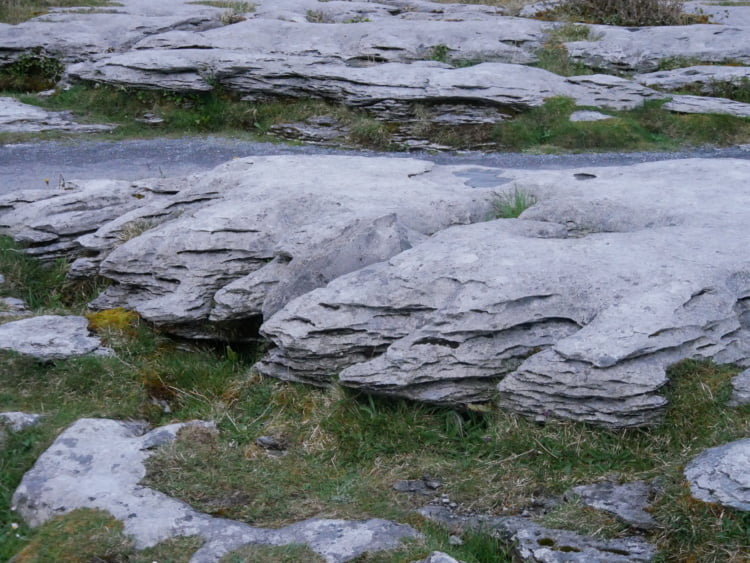 Poulnabrone dolmen gesteente bij de dolmen