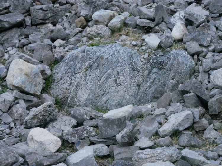 Queen Maeve's cairn steen